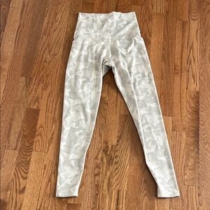 Woman’s Small Barre3 Camouflage Leggings